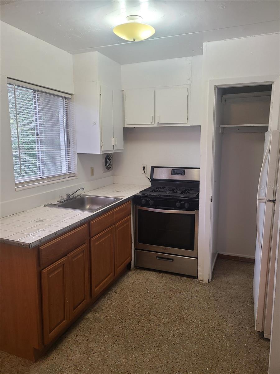 Image 2 of 13 For 1307 6th Street 10