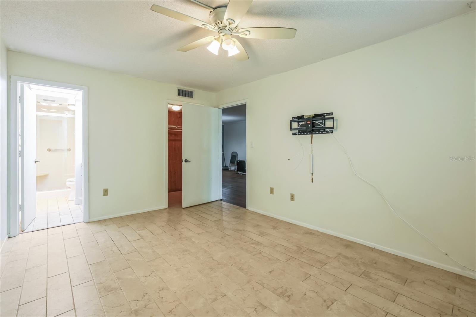 Image 11 of 22 For 1012 Pearce Drive 110