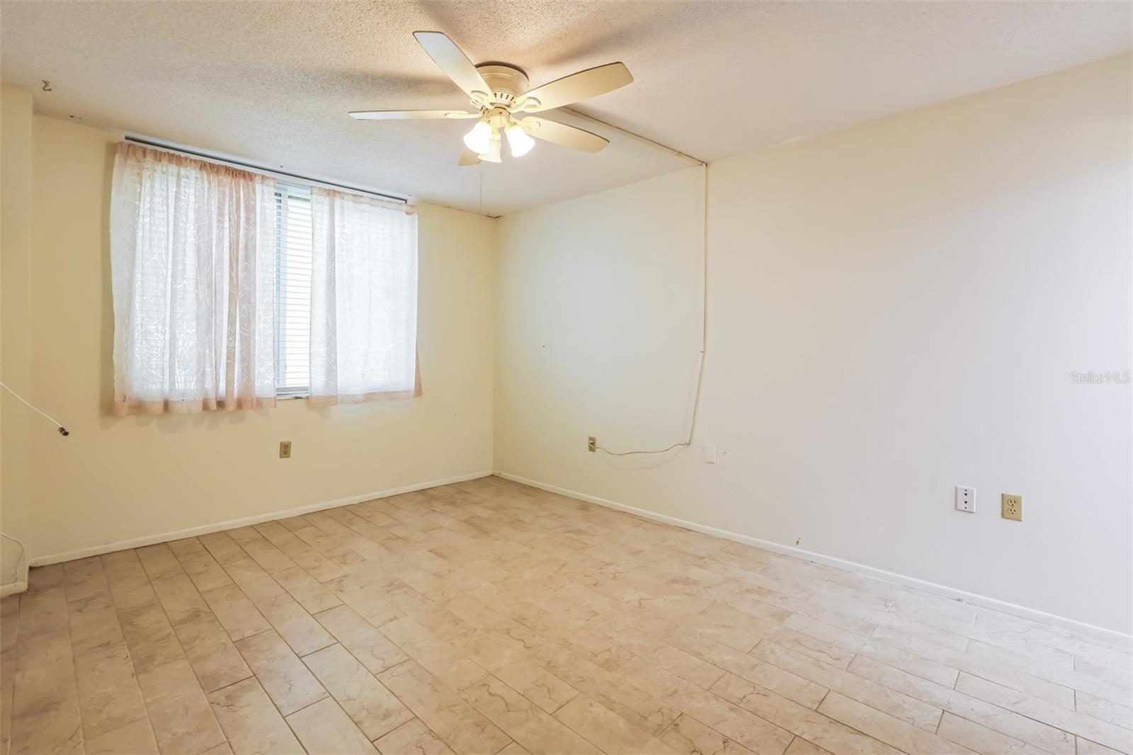 Image 17 of 22 For 1012 Pearce Drive 110
