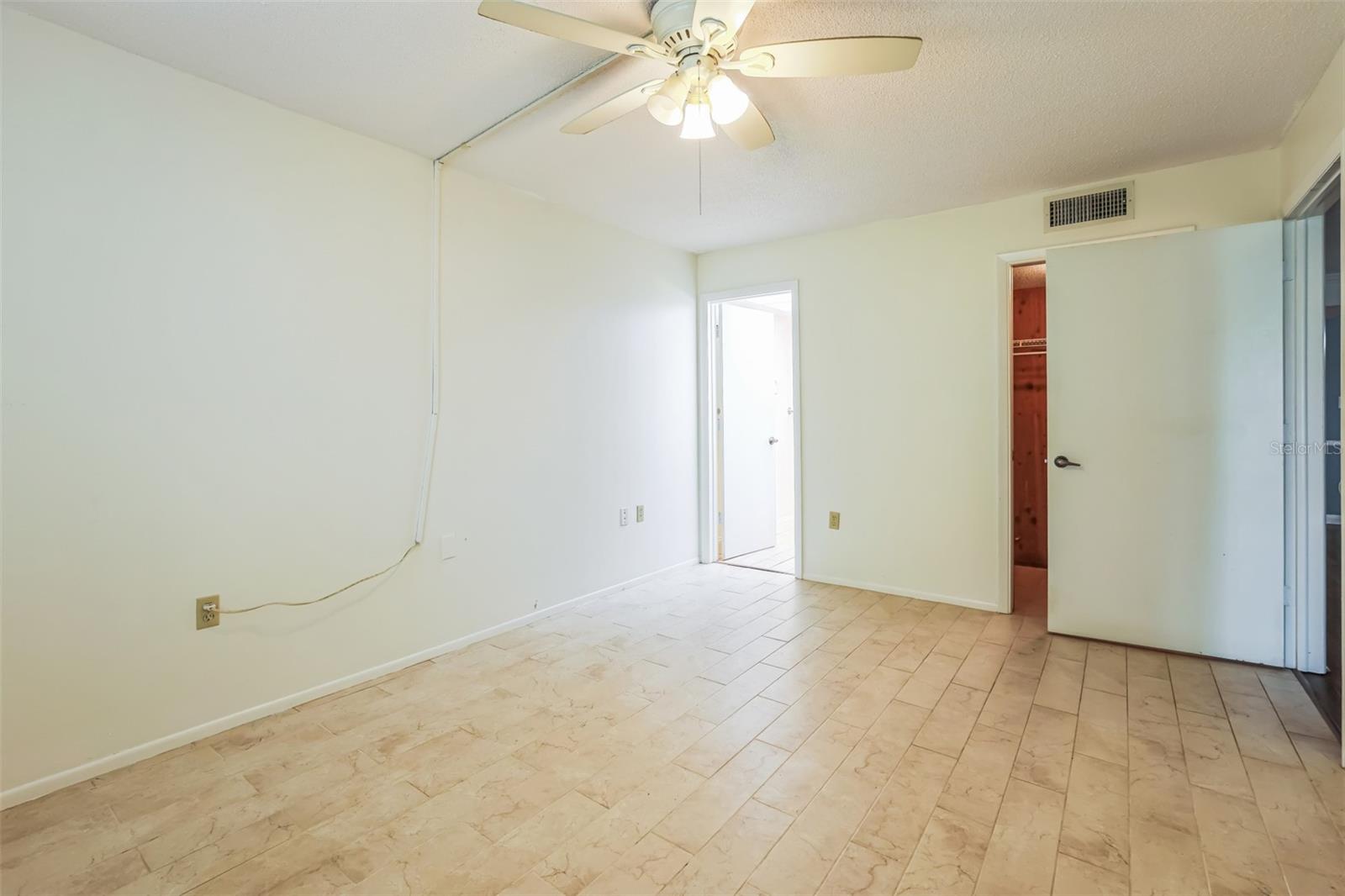 Image 18 of 22 For 1012 Pearce Drive 110