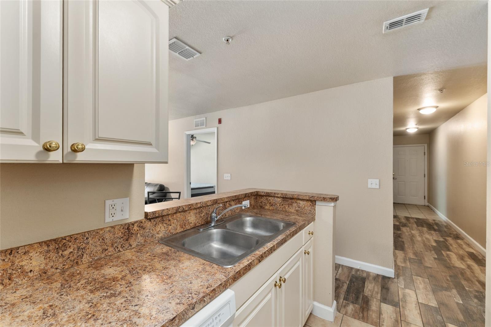 Image 13 of 44 For 921 Depot Avenue 212