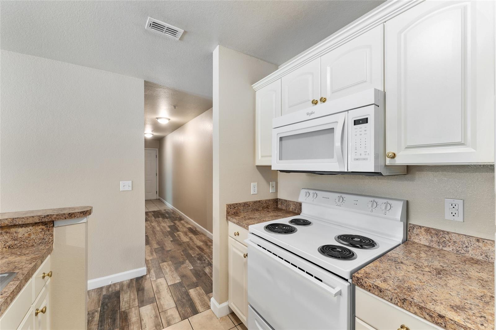 Image 14 of 44 For 921 Depot Avenue 212