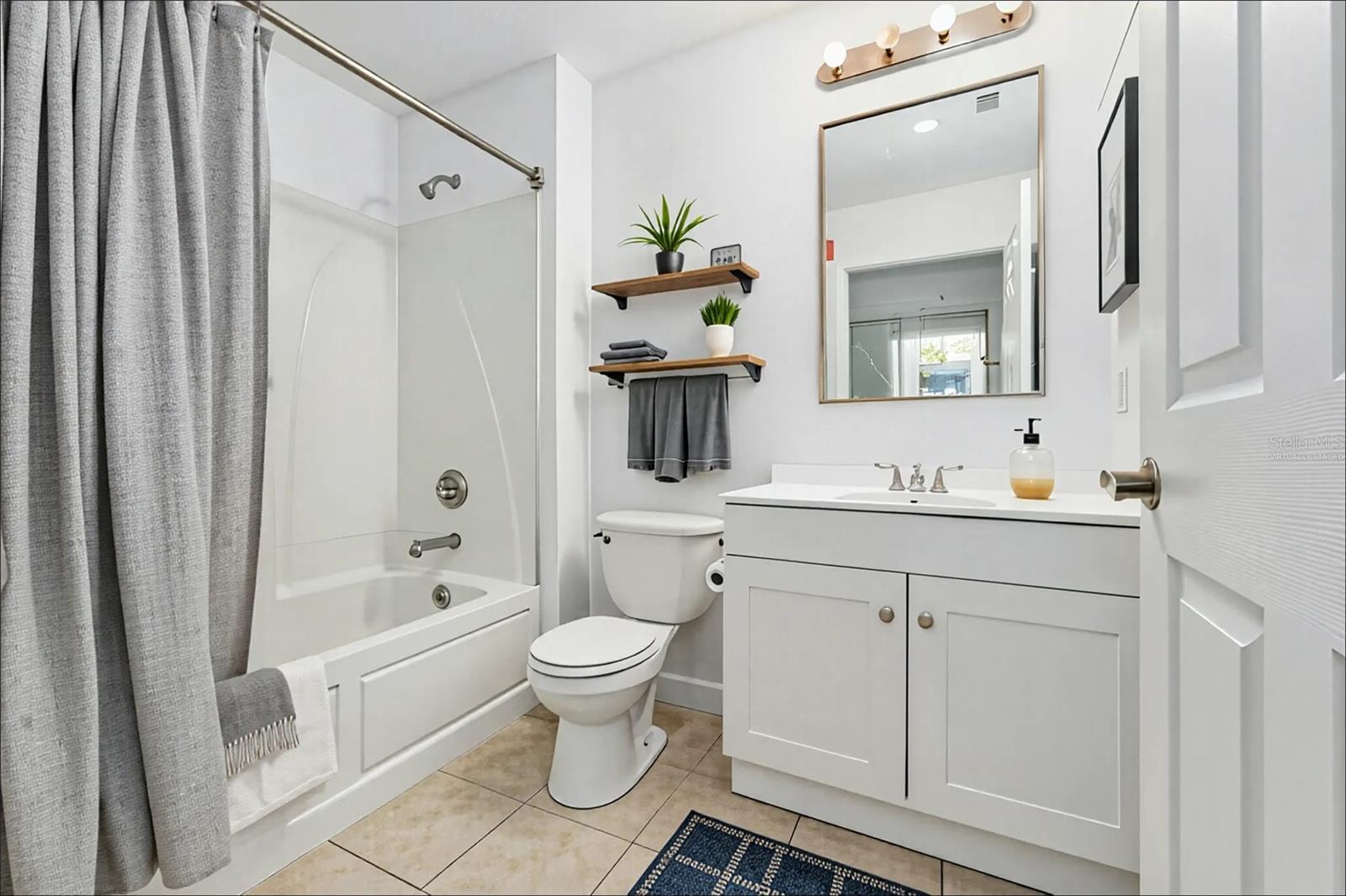 Image 22 of 30 For 835 9th Street 104