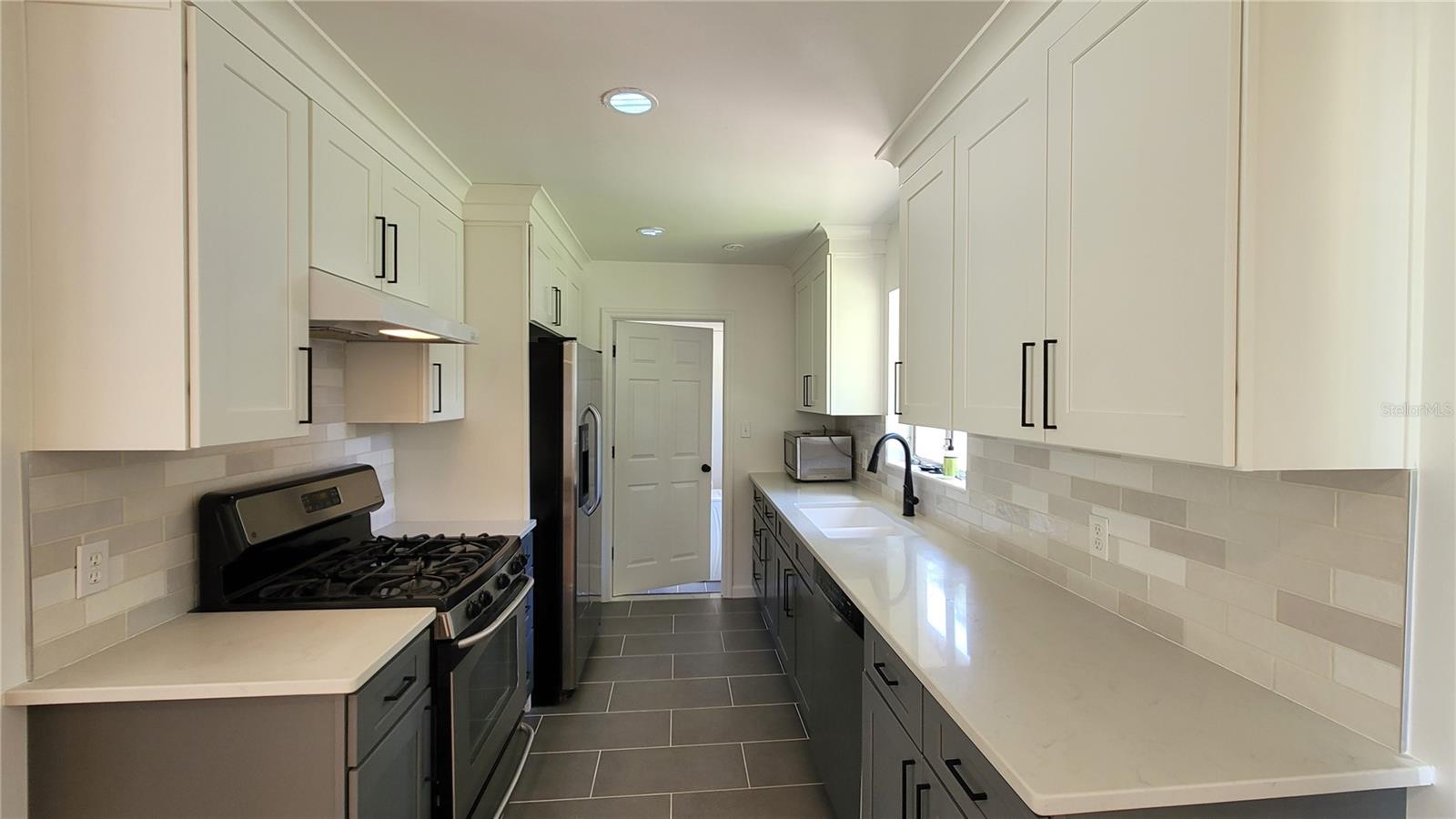 Image 7 of 30 For 620 35th Street