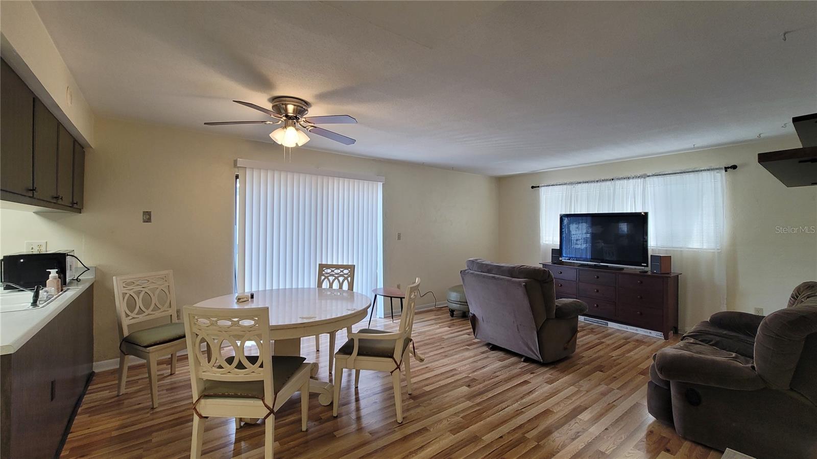 Image 4 of 14 For 415 39th Road E