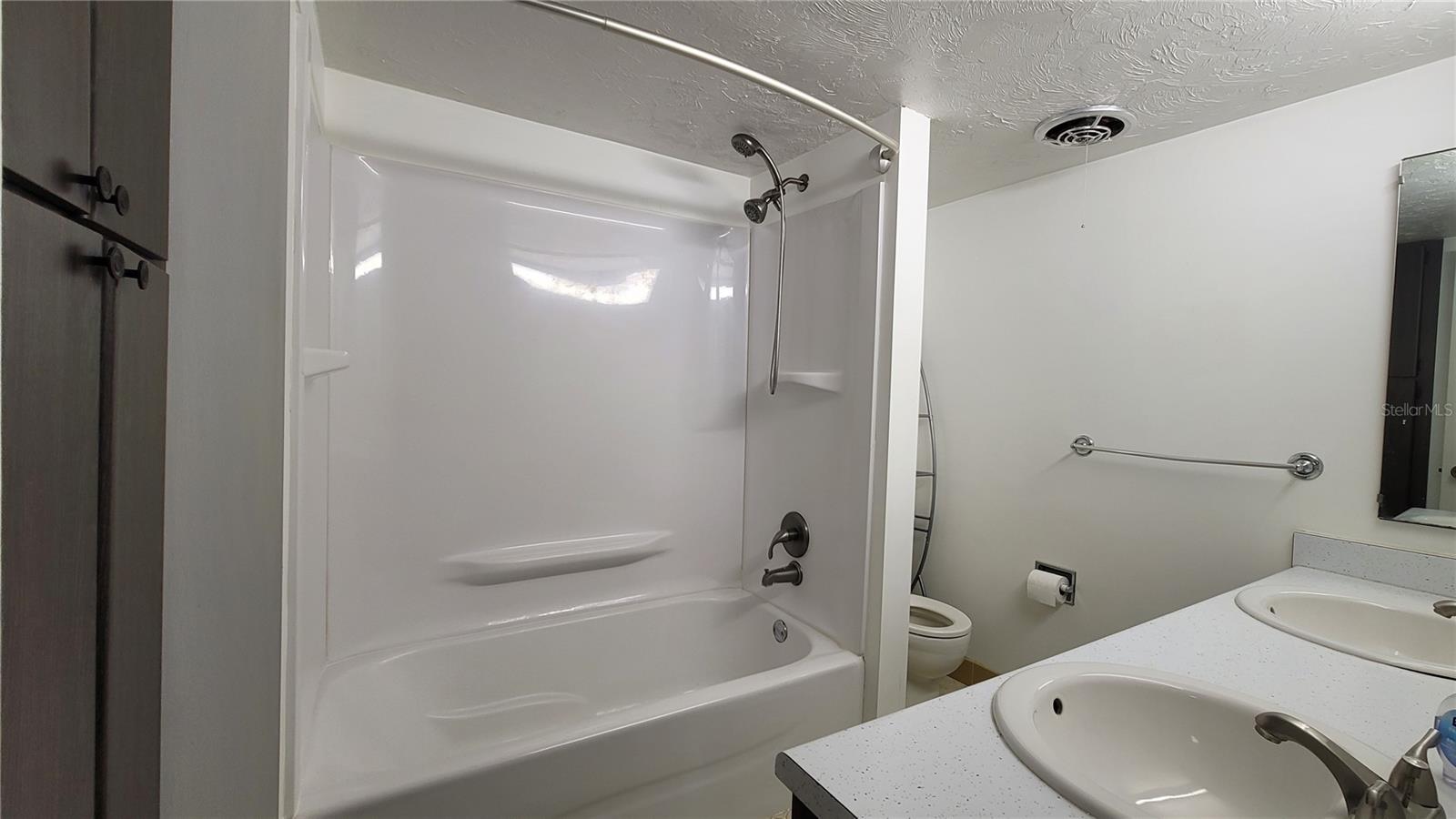 Image 7 of 14 For 415 39th Road E
