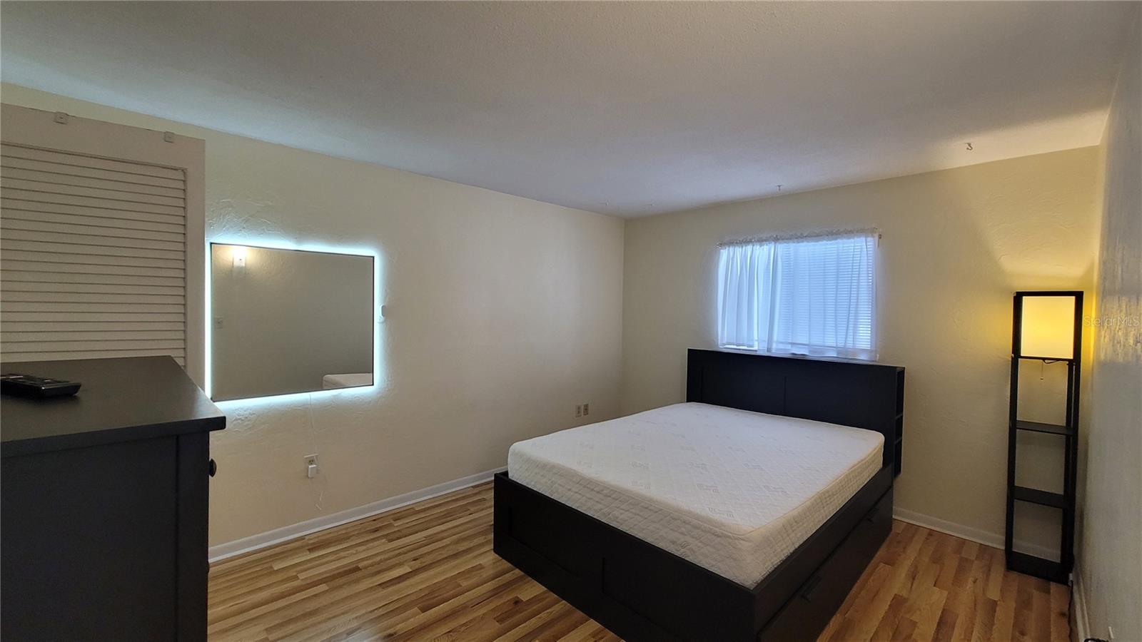 Image 8 of 14 For 415 39th Road E