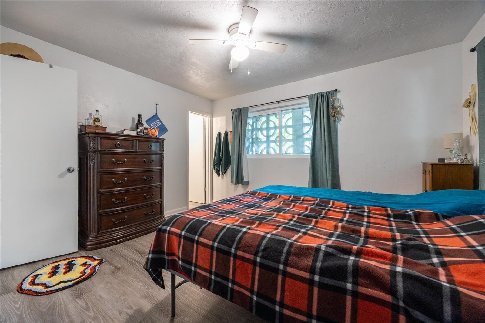 Image 22 of 40 For 749 34th Street