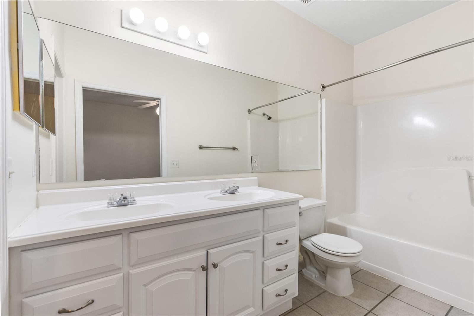 Image 18 of 35 For 13200 Newberry Road 112