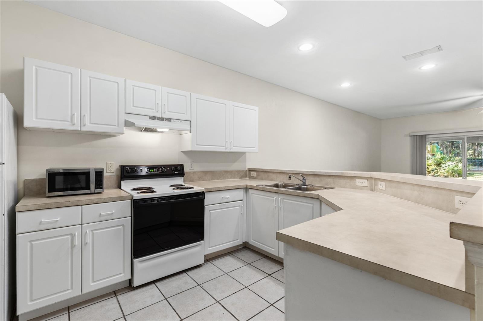 Image 3 of 35 For 13200 Newberry Road 112