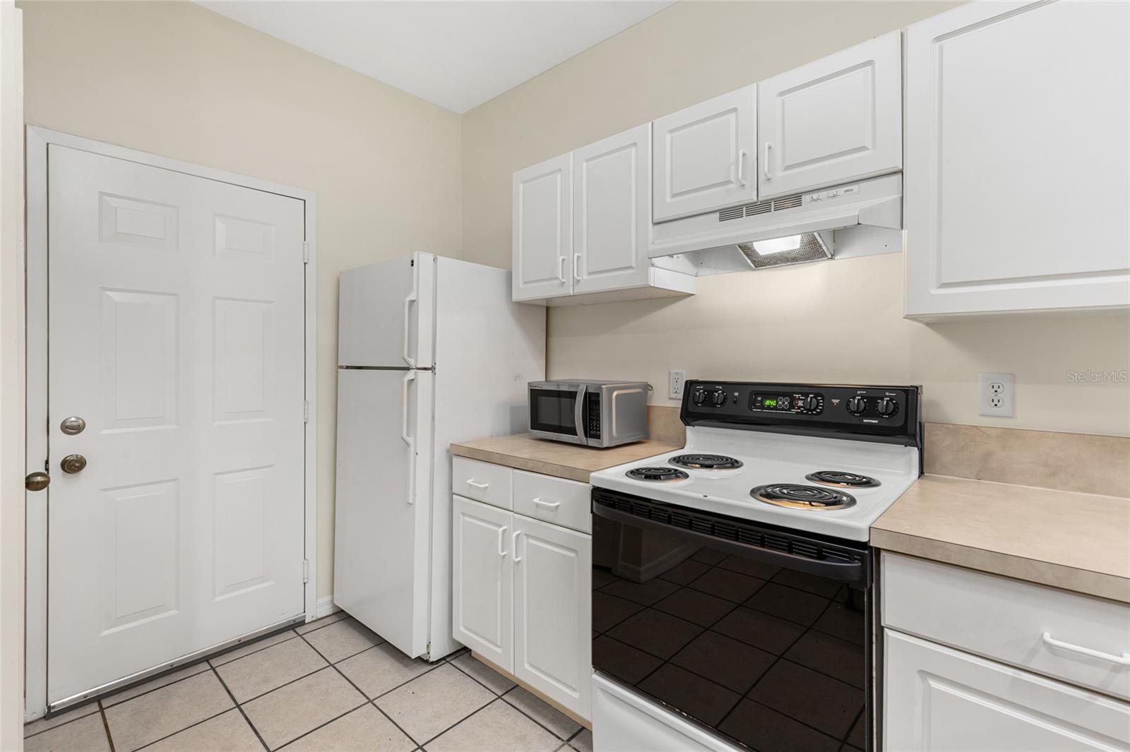 Image 4 of 35 For 13200 Newberry Road 112
