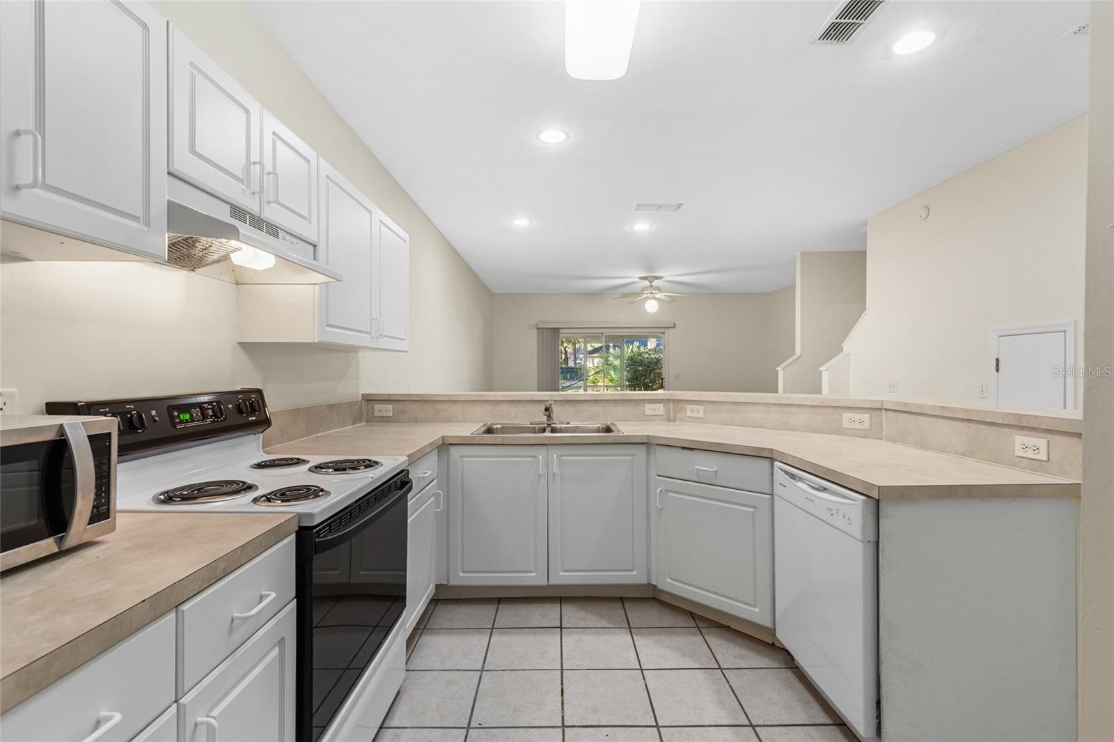 Image 5 of 35 For 13200 Newberry Road 112