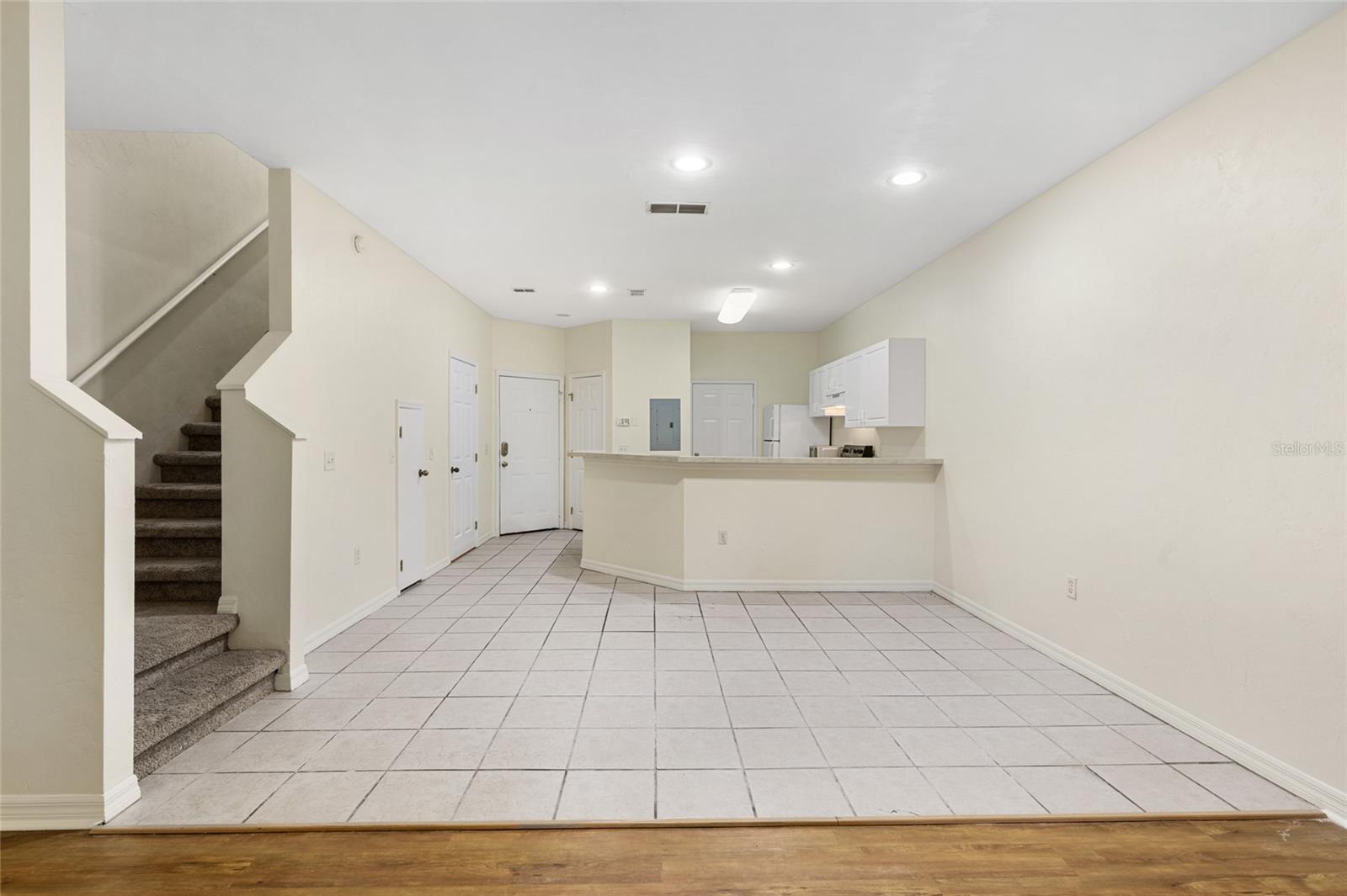 Image 6 of 35 For 13200 Newberry Road 112