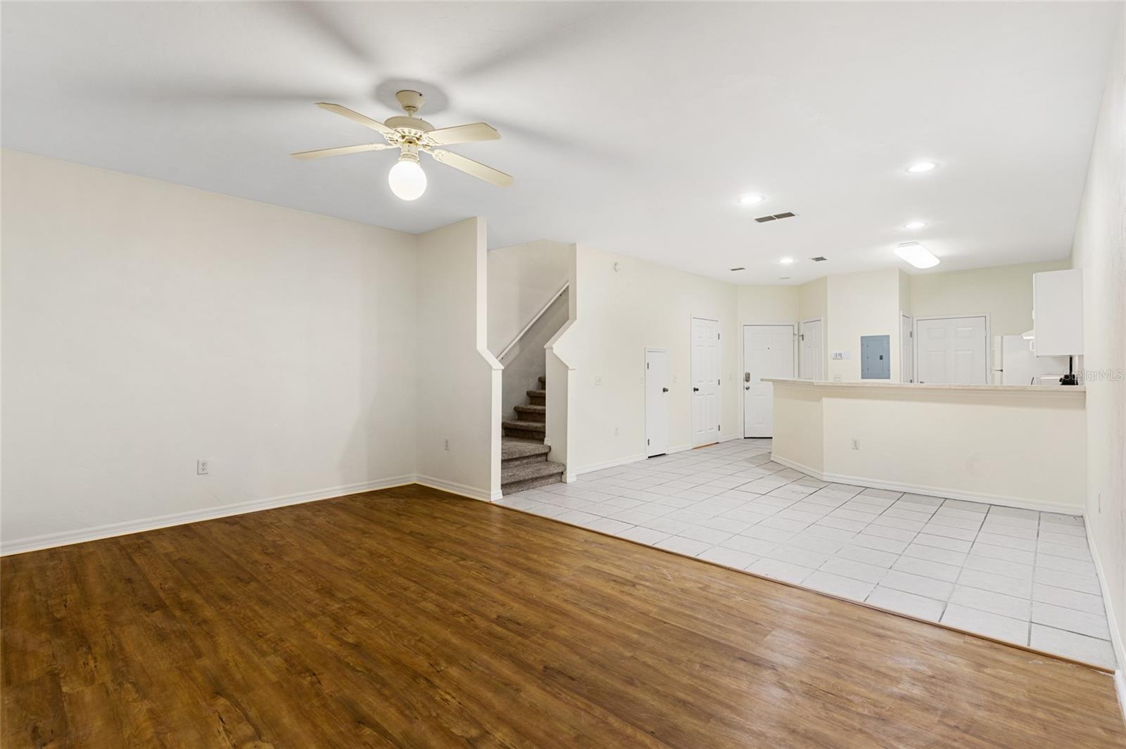 Image 9 of 35 For 13200 Newberry Road 112