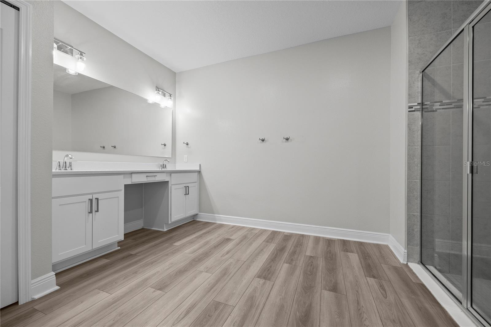 Image 11 of 38 For 13732 137th Court