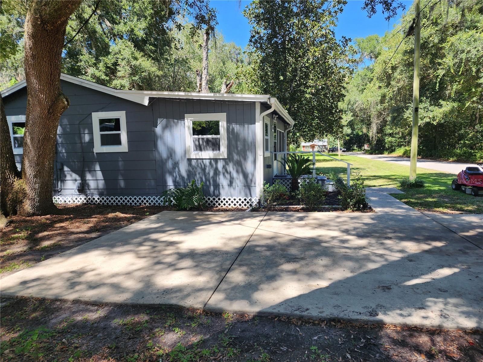 Image 12 of 62 For 106 6th Street