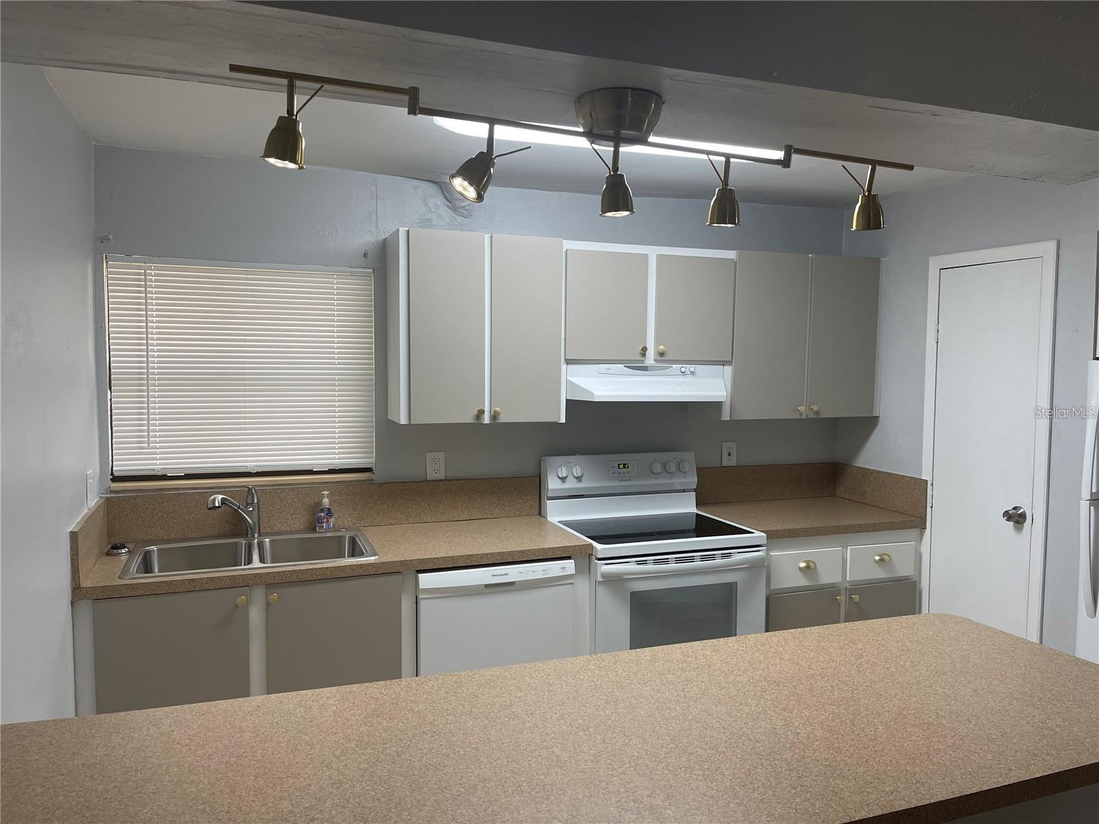 Image 10 of 12 For 2811 Archer Road R144