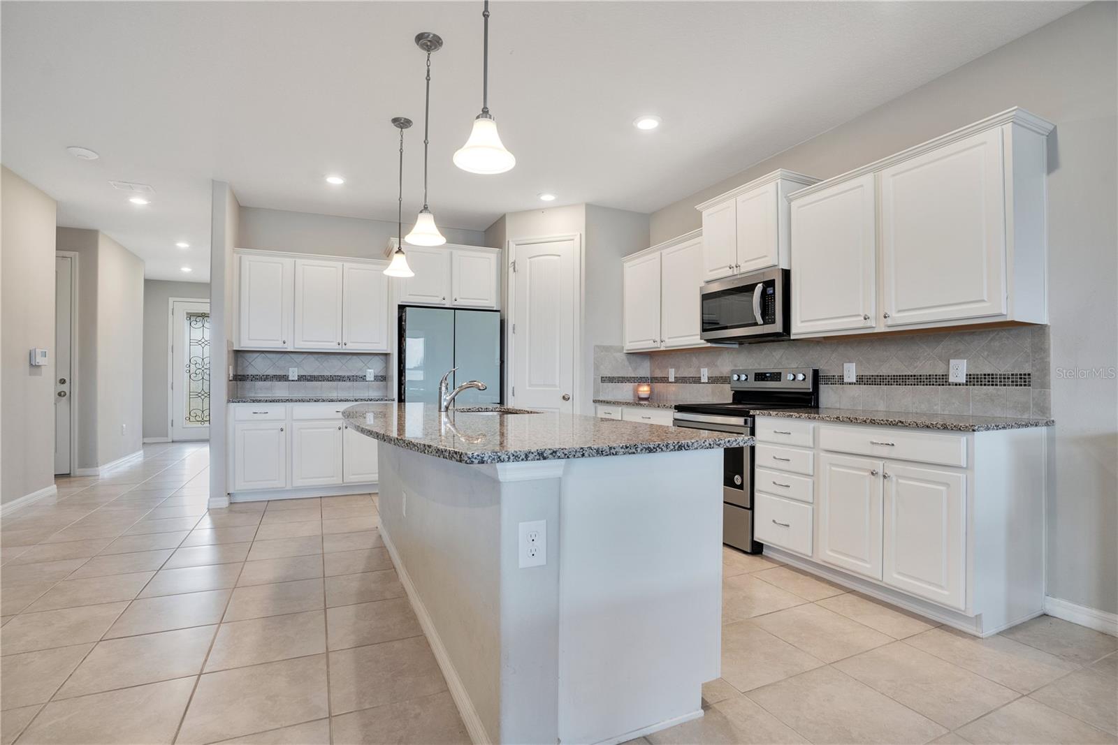 Image 13 of 41 For 707 Citrus Isle Drive