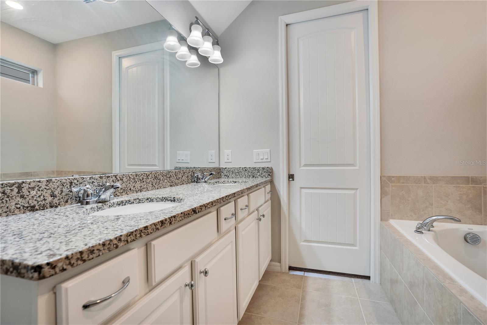 Image 24 of 41 For 707 Citrus Isle Drive
