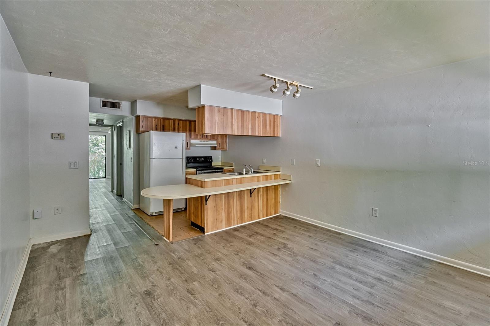 Image 2 of 20 For 1923 23rd Boulevard 115