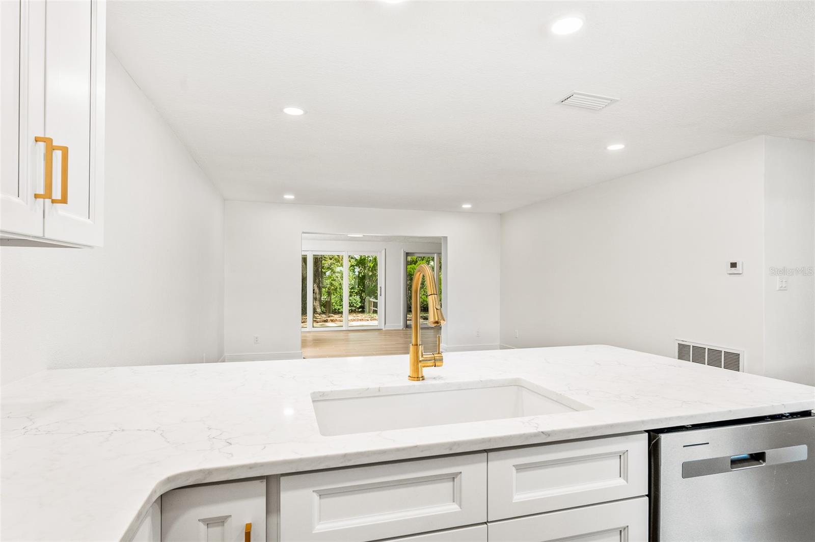 Image 6 of 29 For 11280 Bayshore Drive 66