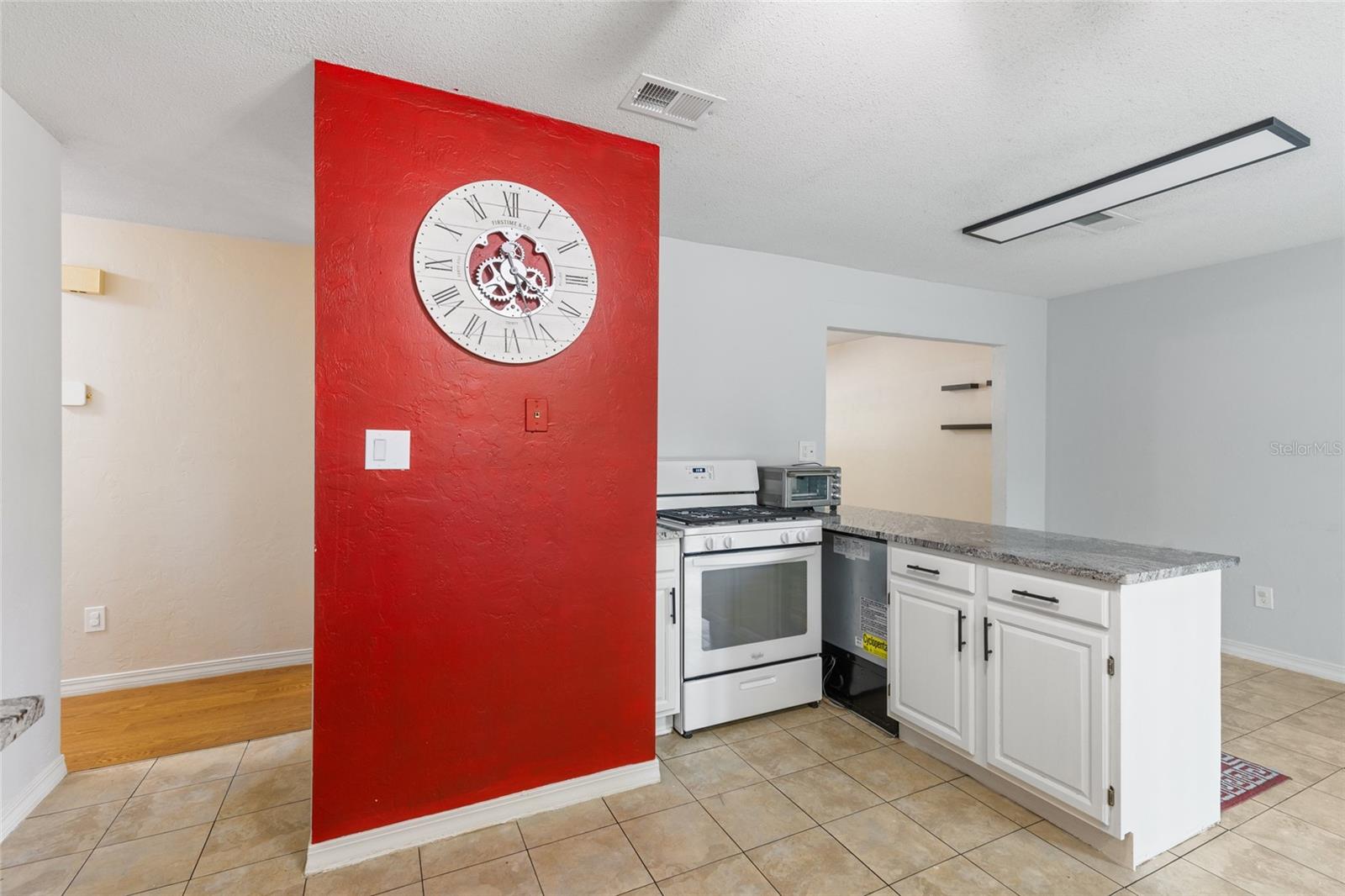 Image 13 of 47 For 3135 46th Avenue