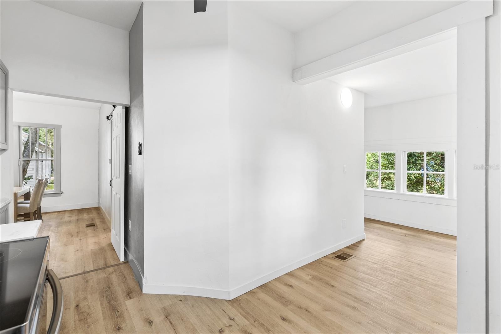Image 13 of 32 For 14727 142nd Street