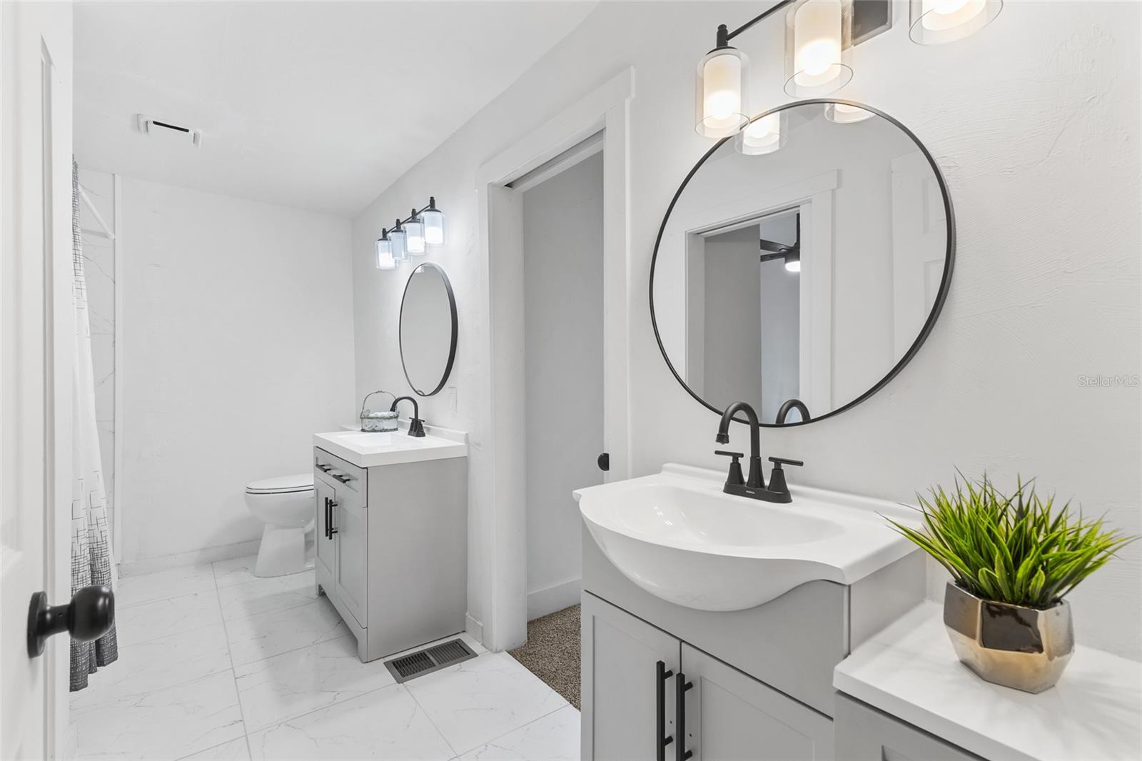 Image 15 of 32 For 14727 142nd Street