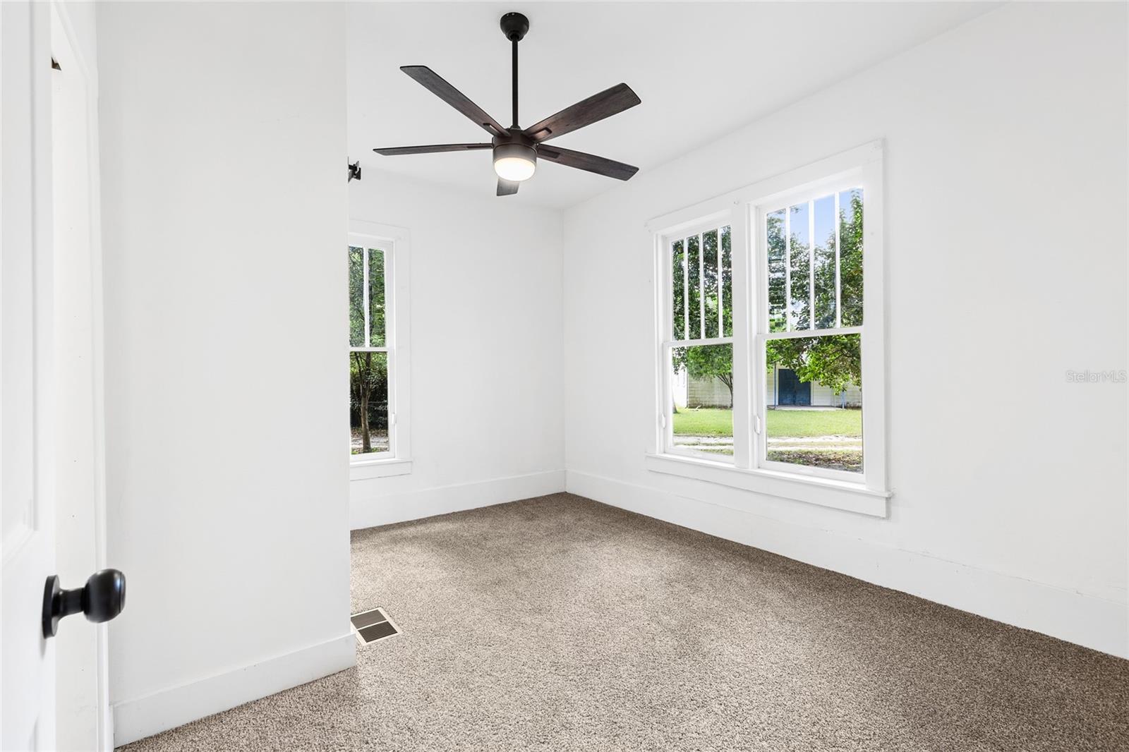 Image 19 of 32 For 14727 142nd Street