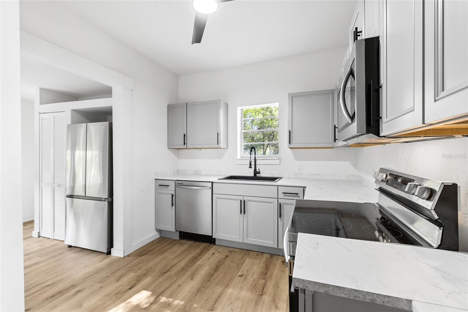 Image 7 of 32 For 14727 142nd Street