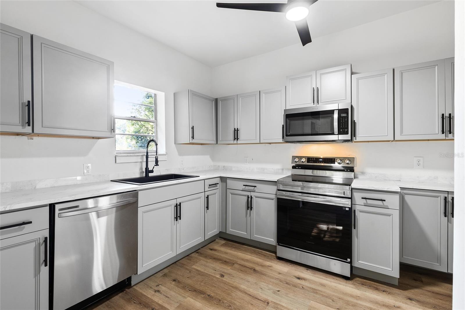 Image 8 of 32 For 14727 142nd Street