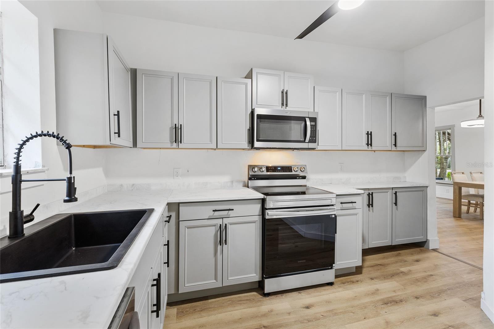 Image 9 of 32 For 14727 142nd Street