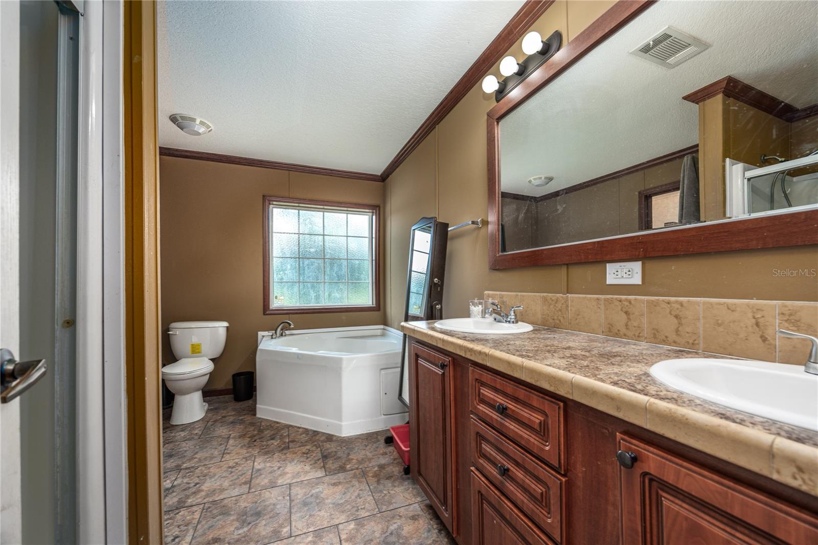 Image 25 of 37 For 7102 100th Avenue