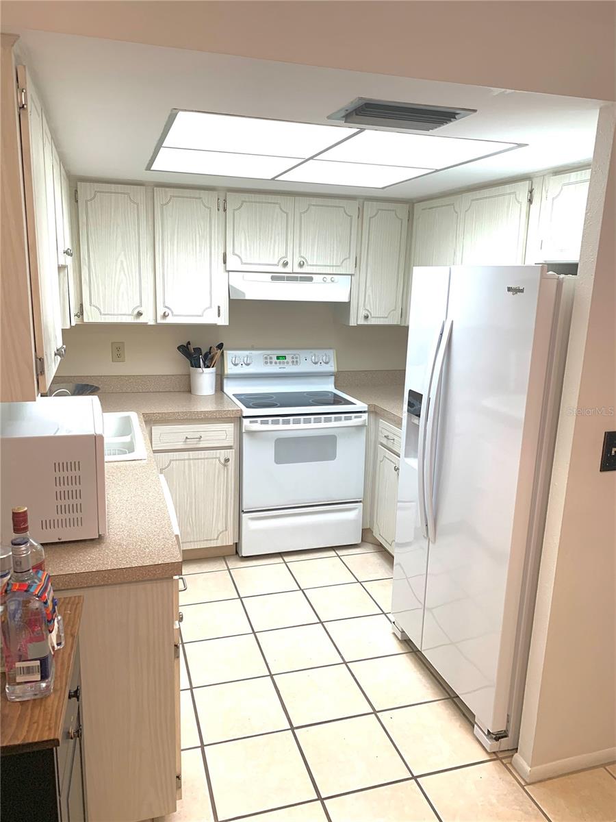 Image 11 of 27 For 2711 Sherbrooke Lane B