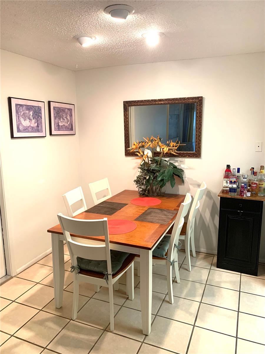 Image 13 of 27 For 2711 Sherbrooke Lane B