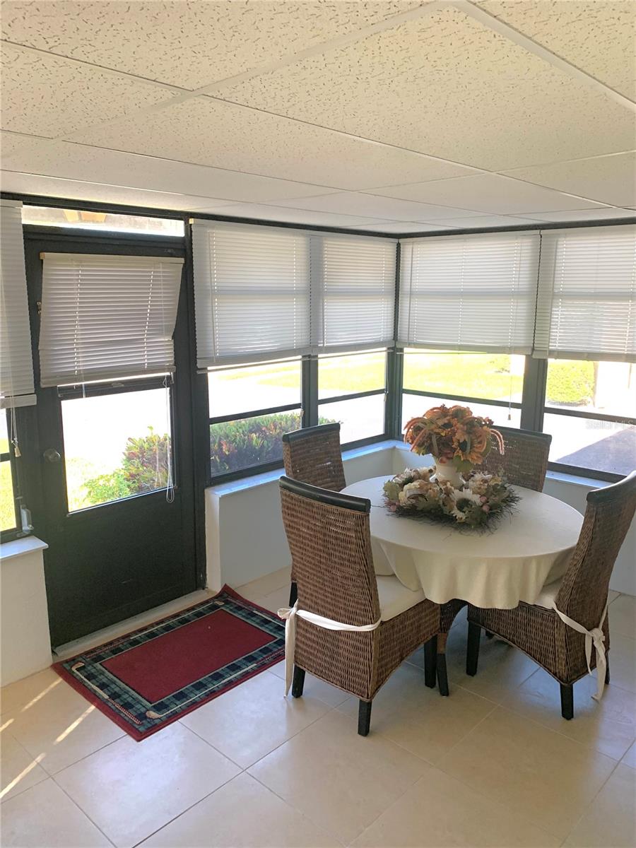 Image 17 of 27 For 2711 Sherbrooke Lane B