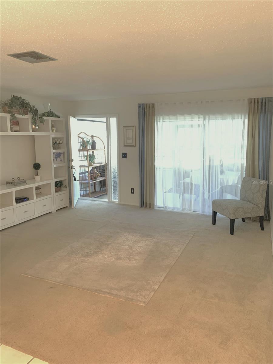 Image 18 of 27 For 2711 Sherbrooke Lane B