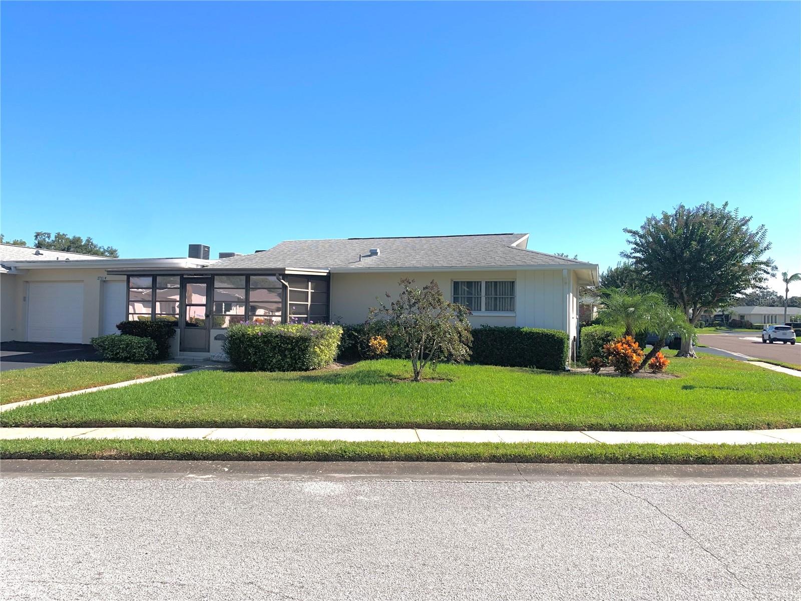 Image 2 of 27 For 2711 Sherbrooke Lane B