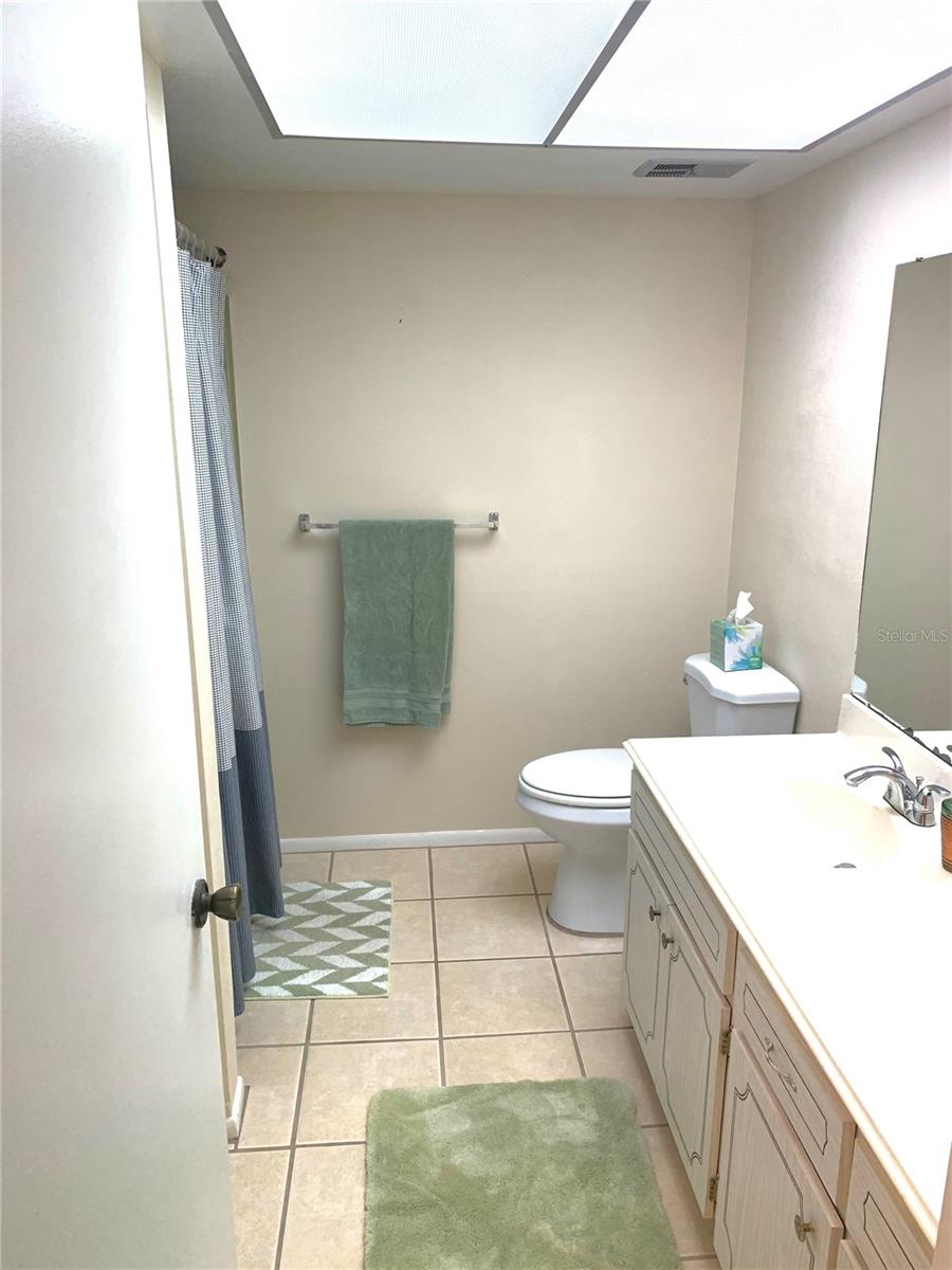 Image 20 of 27 For 2711 Sherbrooke Lane B