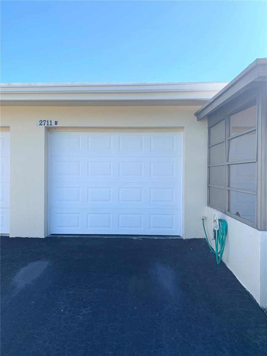 Image 4 of 27 For 2711 Sherbrooke Lane B