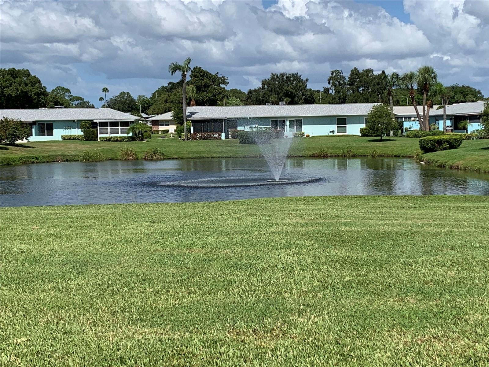 Image 6 of 27 For 2711 Sherbrooke Lane B