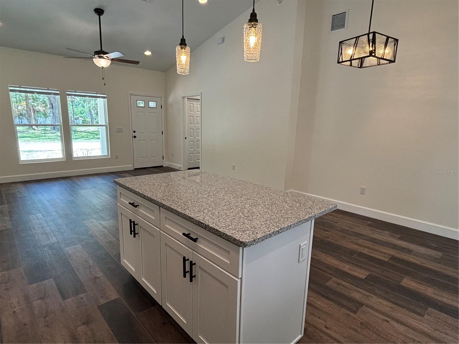 Image 12 of 26 For 207 8th Street