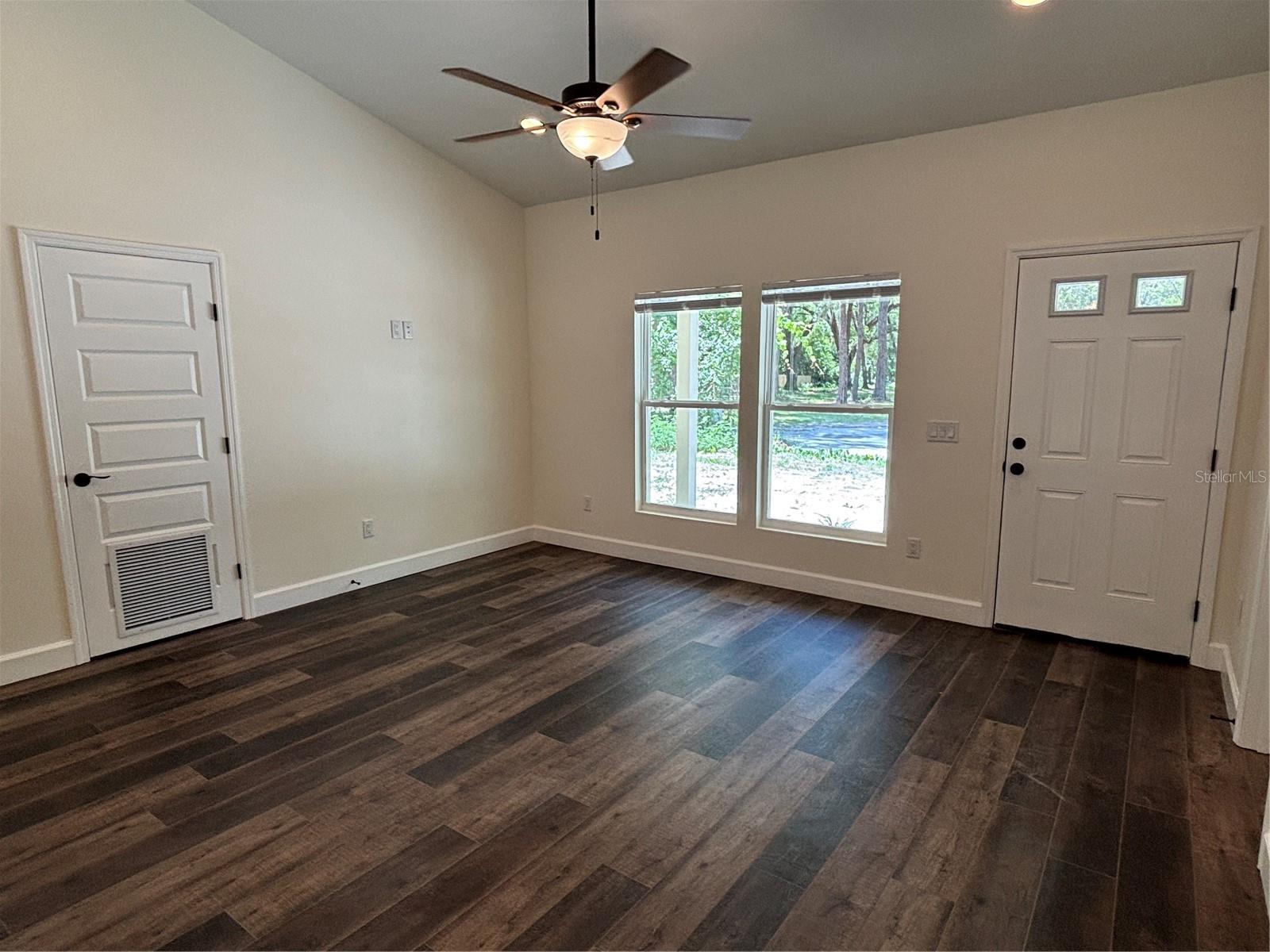 Image 5 of 26 For 207 8th Street