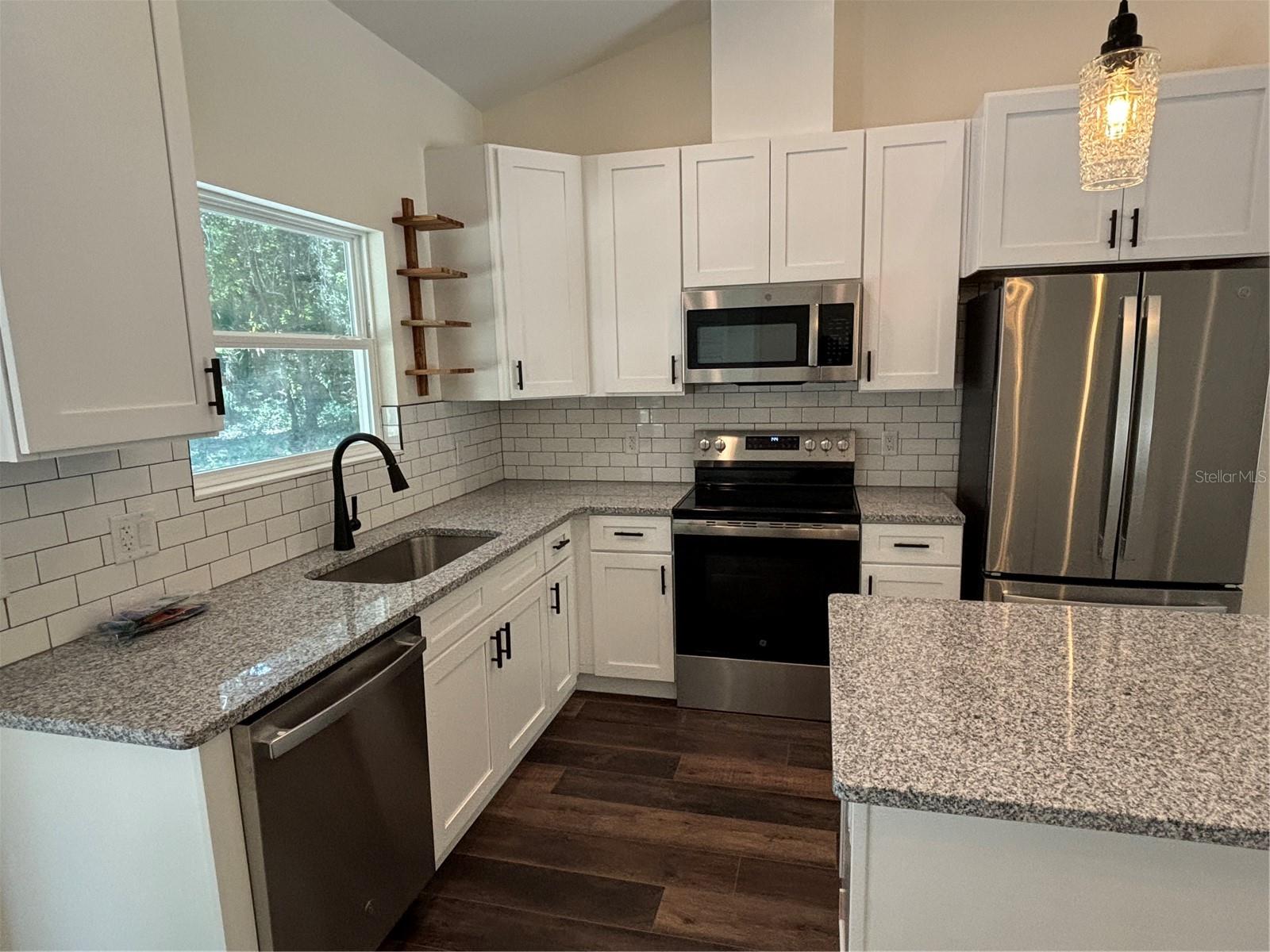 Image 6 of 26 For 207 8th Street