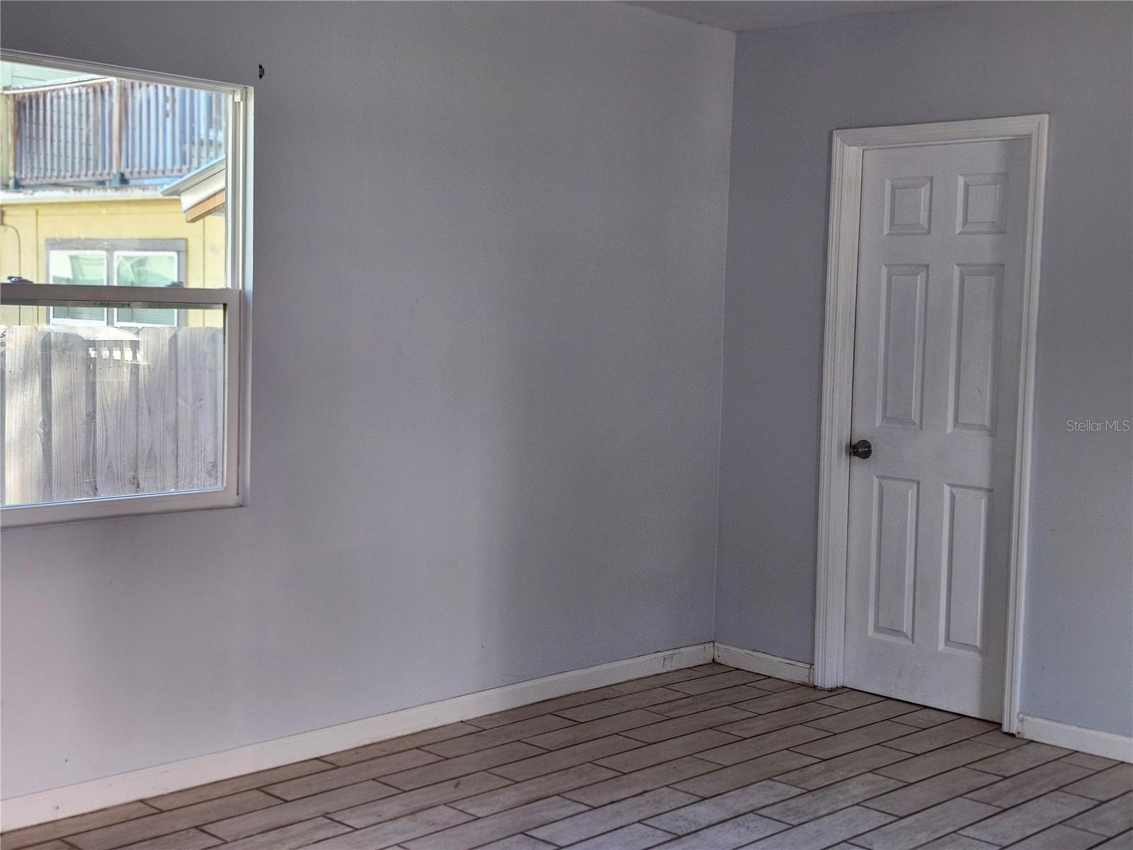 Image 4 of 9 For 422 9th Av  