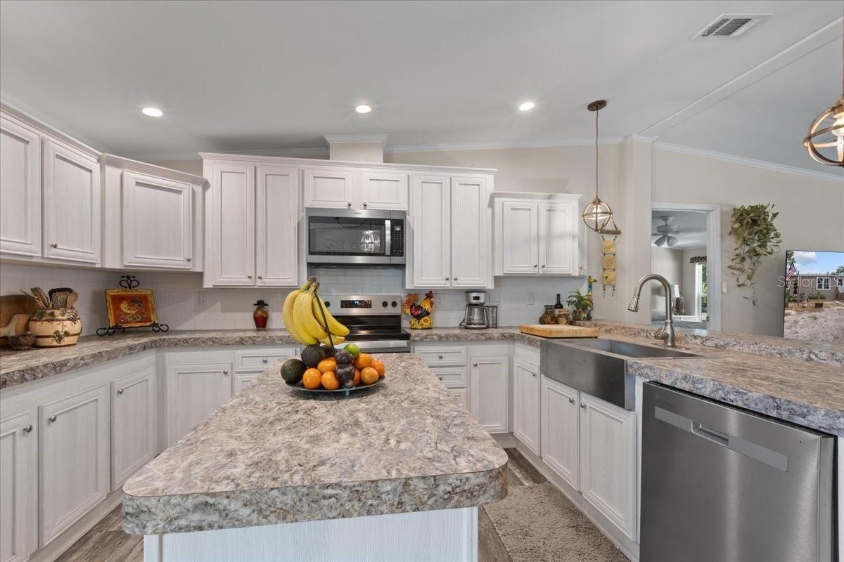 Image 10 of 59 For 6389 6th Place