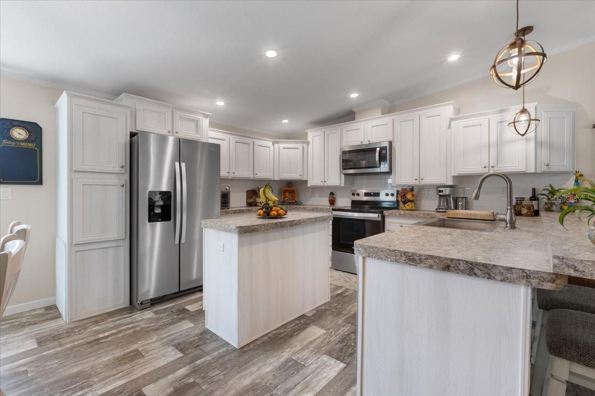 Image 11 of 59 For 6389 6th Place