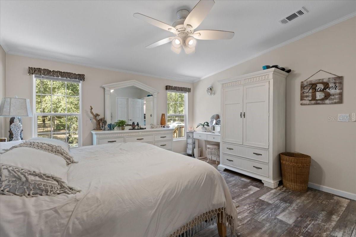 Image 24 of 59 For 6389 6th Place