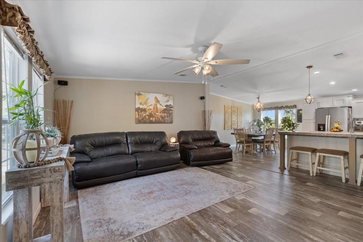 Image 7 of 59 For 6389 6th Place