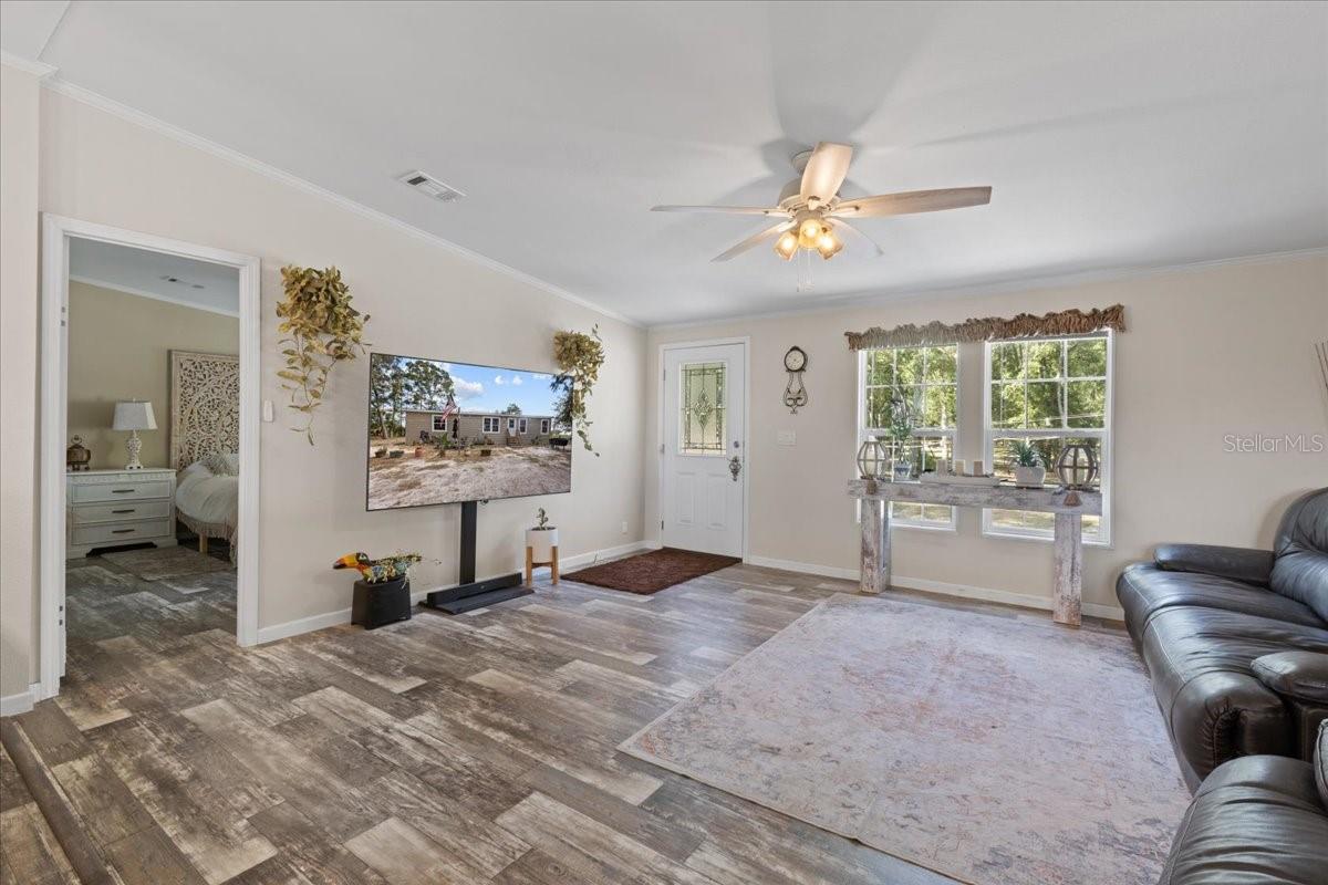 Image 9 of 59 For 6389 6th Place